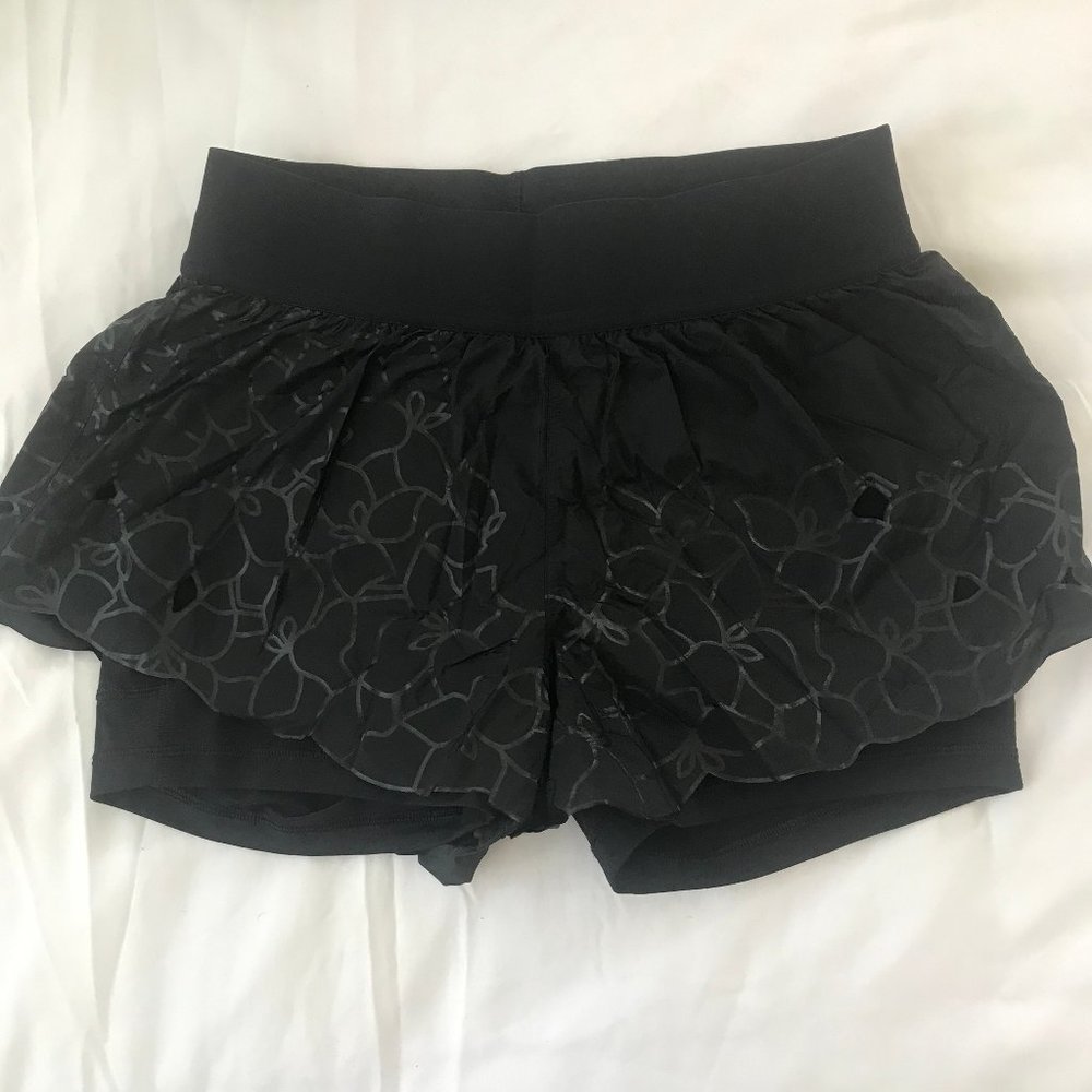 Lululemon In A Flash Short - Size 6